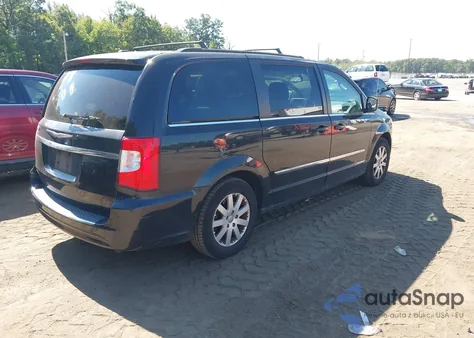 2015 Chrysler Town & Country Touring z USA, uszkodzony, nr VIN 2C4RC1BG2FR538843